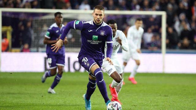 他在距球门 他在距球门